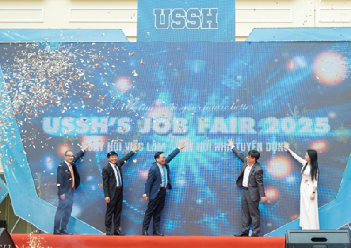 Nhà trường cùng lãnh đạo các doanh nghiệp khởi động ngày hội việc làm, kết nối nhà tuyển dụng, năm 2025